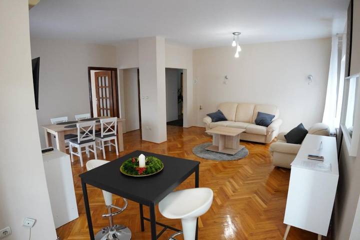 Ferienwohnung für 5 Personen, mit Terrasse und Garten sowie Ausblick, mit Haustier in Belgrad - 4