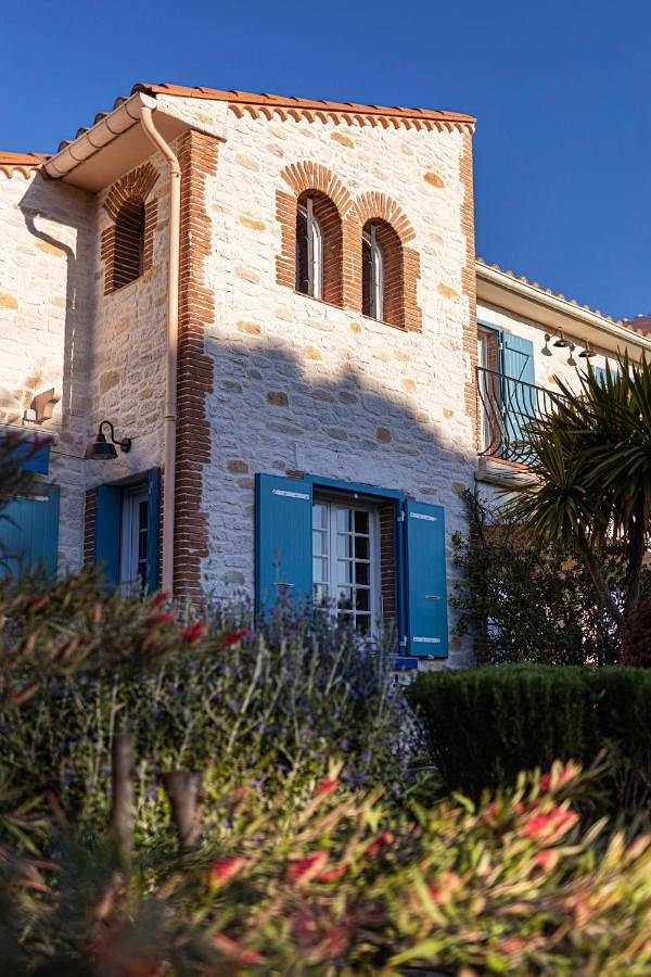 Location de vacances pour 2 personnes, avec terrasse ainsi que jardin et piscine à Villelongue-dels-Monts - 2