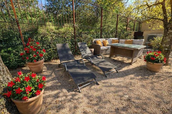 Gîte pour 2 personnes, avec piscine et jardin à Lagnes - 4