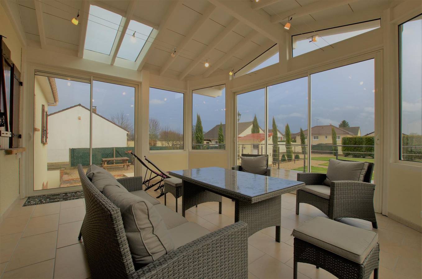 Aux Traits d'Union in Maizières-la-Grande-Paroisse, Aube (desambiguación)