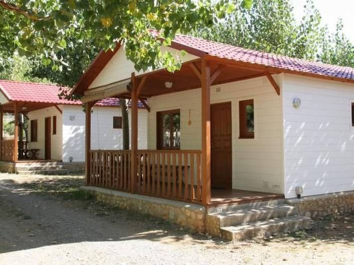 Bungalow para 3 personas, con piscina y terraza en Pirineos