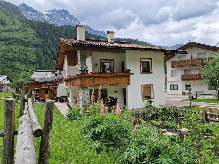 Hotel für 4 Personen, mit Terrasse und Garten sowie Sauna und Ausblick im Vinschgau