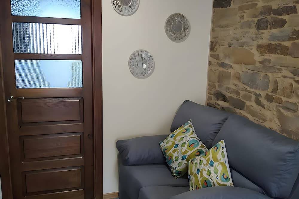 Apartamento entero, Apartamento 'Plata Baja' con terraza compartida y Wi-Fi in Fonsagrada, Provincia de Lugo