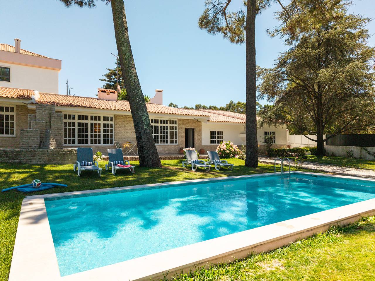 Casa vacanza a Corroios a partire da 257€ a notte