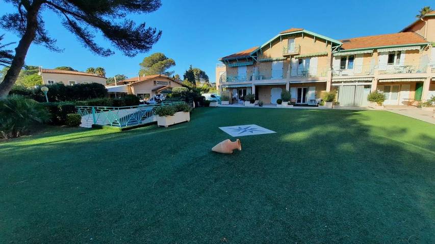 Gîte pour 5 personnes, avec vue ainsi que piscine et jardin, animaux acceptés dans Plage du Val Fleuri - 2