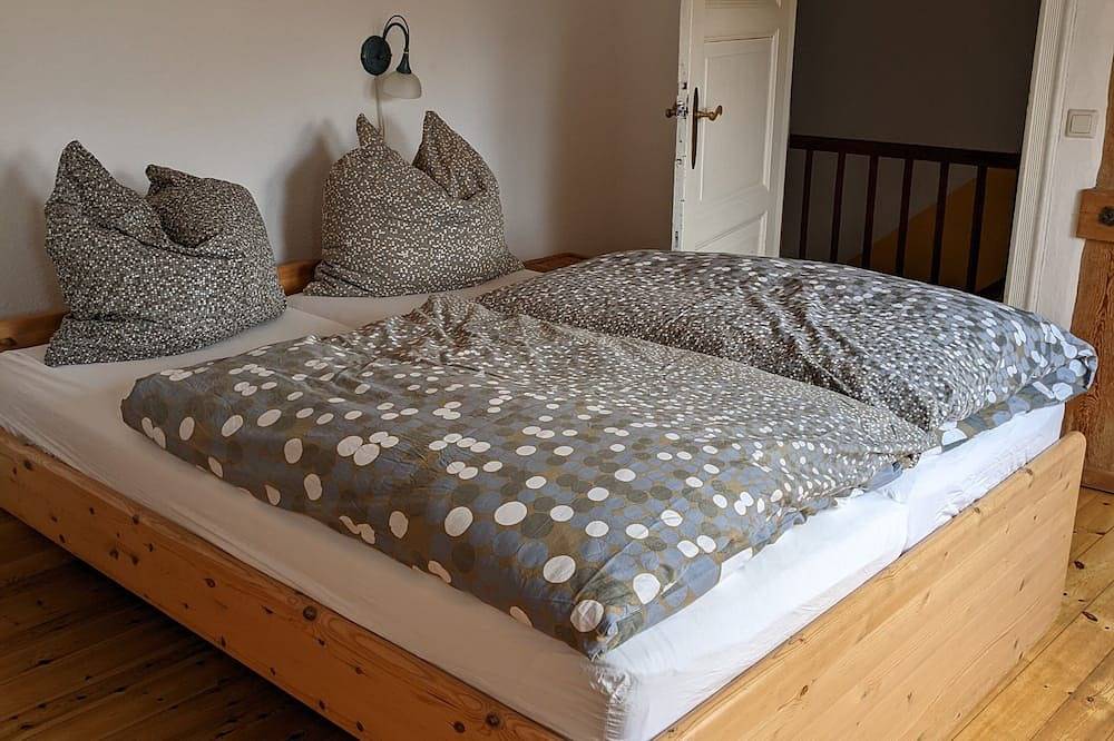 Ganze Wohnung, Quietly located holiday home with a natural garden, 500m from the lake and the forest in Templin, Barnimerland Region