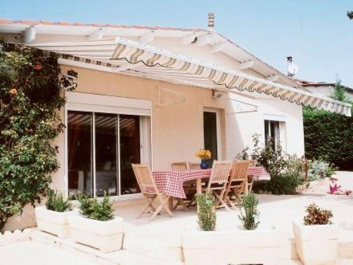 Location de vacances pour 8 personnes, avec jardin et piscine à Concots - 2