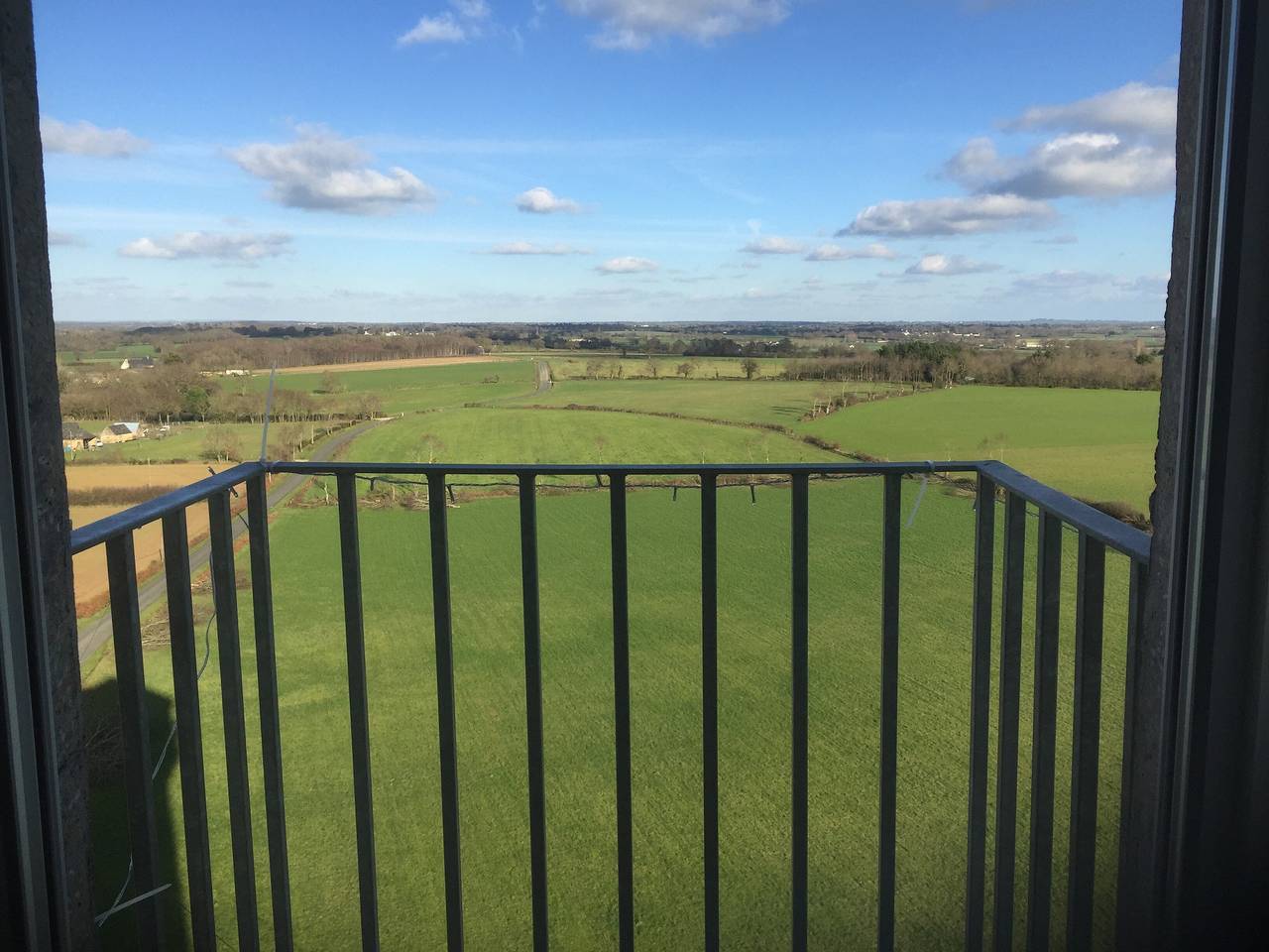 Pet-Friendly Castle "chateau d'eau le sable" avec Balcons & Wi-Fi in Daon, Mayenne