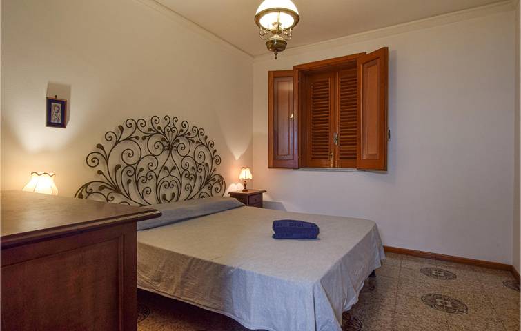 Ganze Ferienwohnung, 110qm Wohnung mit AC, Terrasse & Parkplatz in Strandnähe in Giardini-Naxos, Messina Provinz