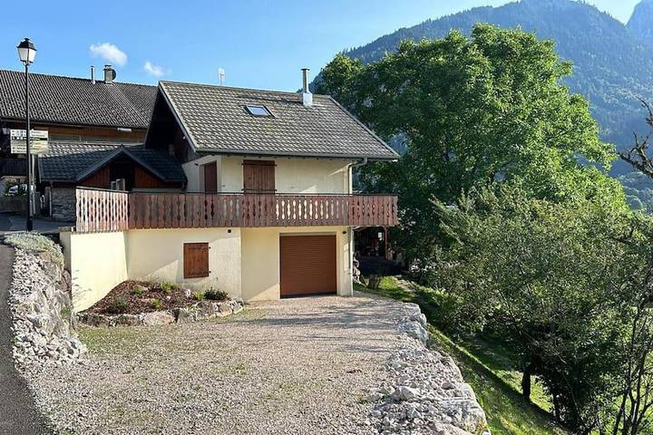 Location de vacances pour 8 personnes, avec jardin ainsi que terrasse et vue à Vacheresse - 4