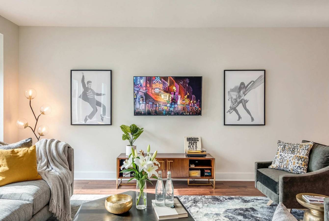 Downtown Luxury - 10 Beds Free Parking in Nashville, Tennessee