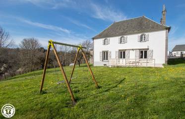Gîte pour 8 personnes, avec sauna ainsi que terrasse et jardin à Avèze