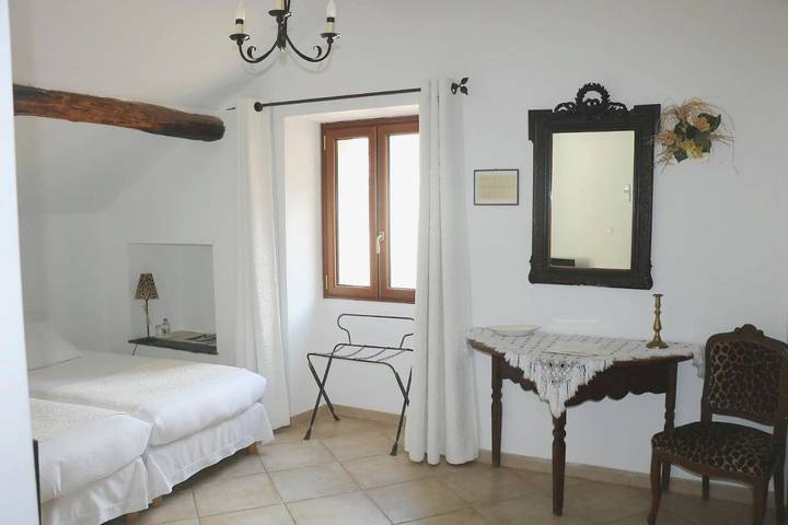 Location de vacances pour 5 personnes, avec vue ainsi que jardin et terrasse à Nonza - 3