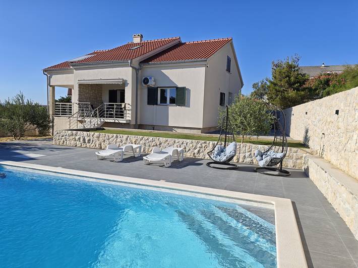 Villa für 8 Personen, mit Balkon und Garten auf Pag