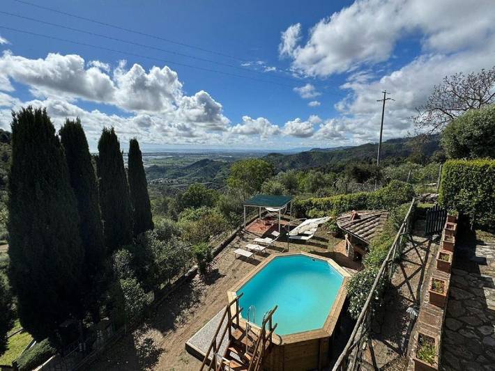 Location de vacances pour 5 personnes, avec Terrasse ainsi que Jardin et Piscine