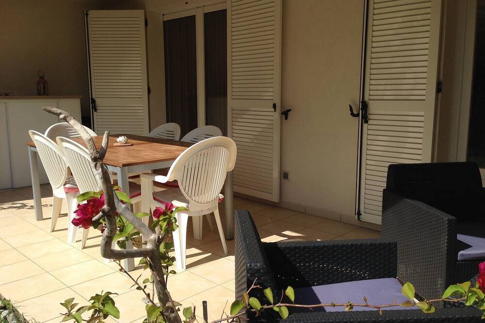 Appartamento intero, Grazioso appartamento con ampia terrazza e piscina privata a 5 minuti dalla spiaggia in Santa Lucia di Moriani, Corte e dintorni