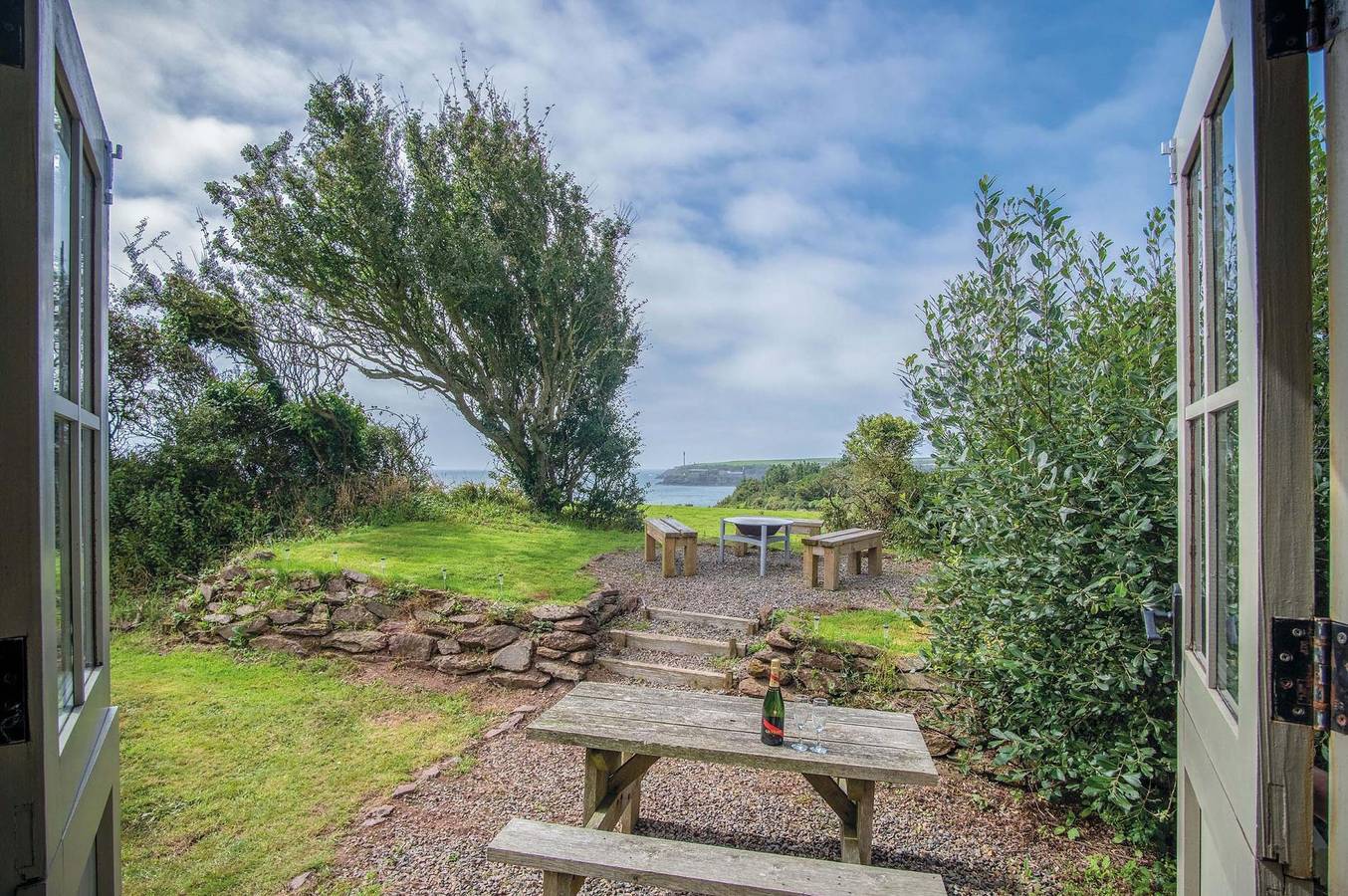 Apartamento entero, Haven View - 1 Bed Shepherds Hut - St Ishmael's in Pembrokeshire