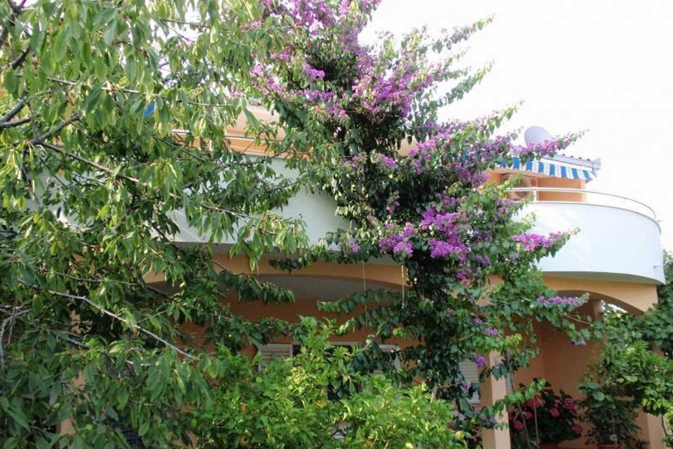 Ganze Wohnung, Sonnige 2+1 Wohnung mit Gartenterrasse in Kastel Stafilic, Kaštela