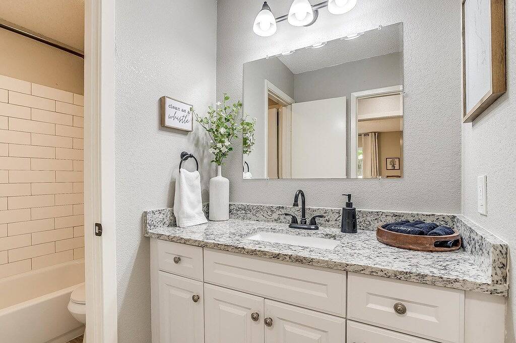 Quiet & Cozy Home - Ideal for Long Term Stays in Fort Worth, Tarrant County