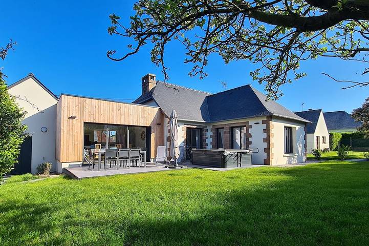 Ferienhaus für 12 Personen, mit Whirlpool und Terrasse sowie Garten, mit Haustier in Perros-Guirec