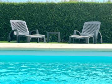 Gîte pour 2 personnes, avec piscine ainsi que vue et jardin à Taradeau