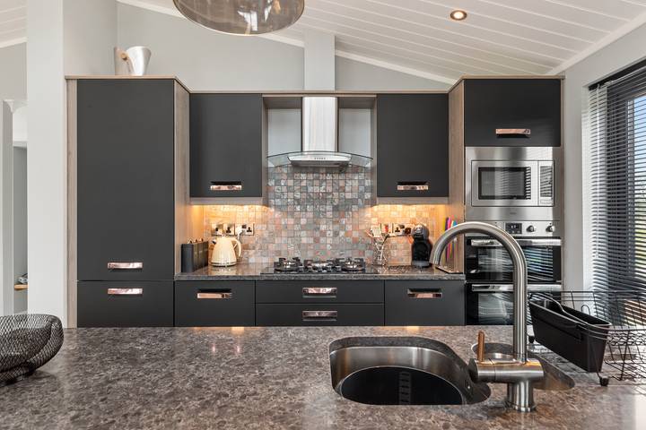 Ael-Y-Bryn - Luxury Lodge, Hot Tub, Pet Friendly in Penally, Pembrokeshire
