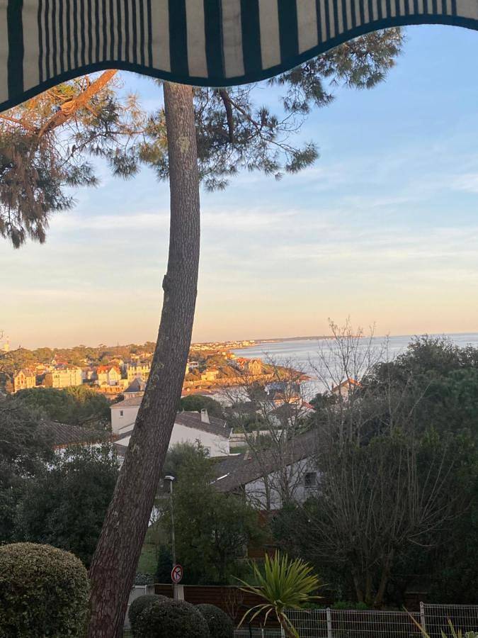 Gîte pour 3 personnes, avec Terrasse et Vue dans Plage du Platin