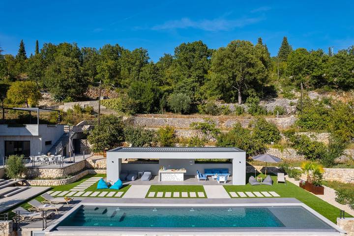 Villa pour 12 personnes, avec piscine ainsi que sauna et jardin, animaux acceptés à Imotski - 2
