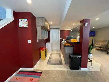 Vacation Rental for 5 Guests in Edmonton, Alberta, Picture 2