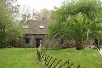 Gîte pour 6 personnes, avec piscine et jardin à Hillion