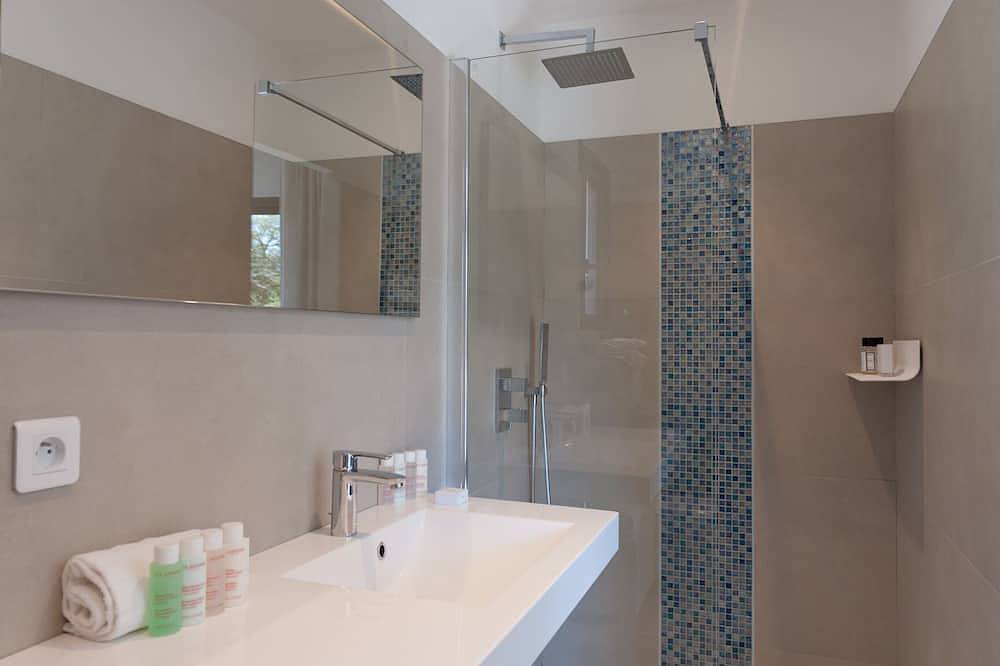 Muy bonita casa con piscina a 300m de la playa de Palombaggia vista al mar acceso privado in Palombaggia, Porto Vecchio