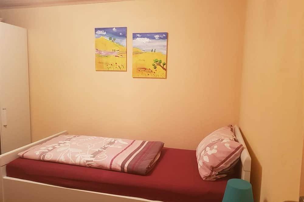 Ganze Wohnung, Ferienwohnung Burgblick - 4-Bett-Ferienwohnung Dusche/Wc, Nichtraucher in Monreal, Osteifel