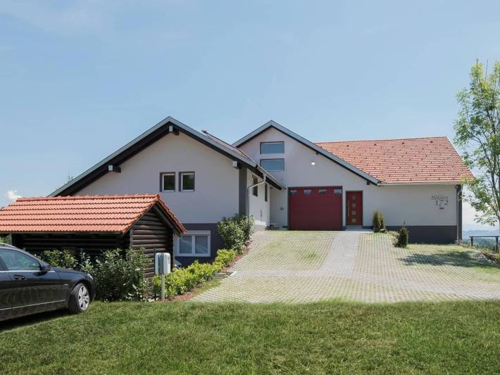 Ferienwohnung für 6 Personen, mit Whirlpool und Terrasse sowie Garten und Sauna in Buchenberg
