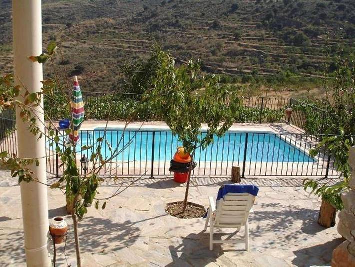 Casa rural para 4 personas, con piscina además de terraza y jardín, Familias con niños en Laroya - 2