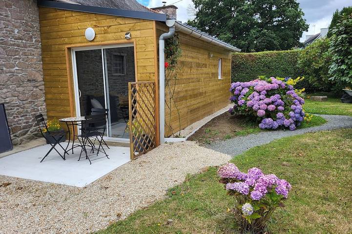 Gîte pour 2 personnes, avec Terrasse et Jardin à Lanloup
