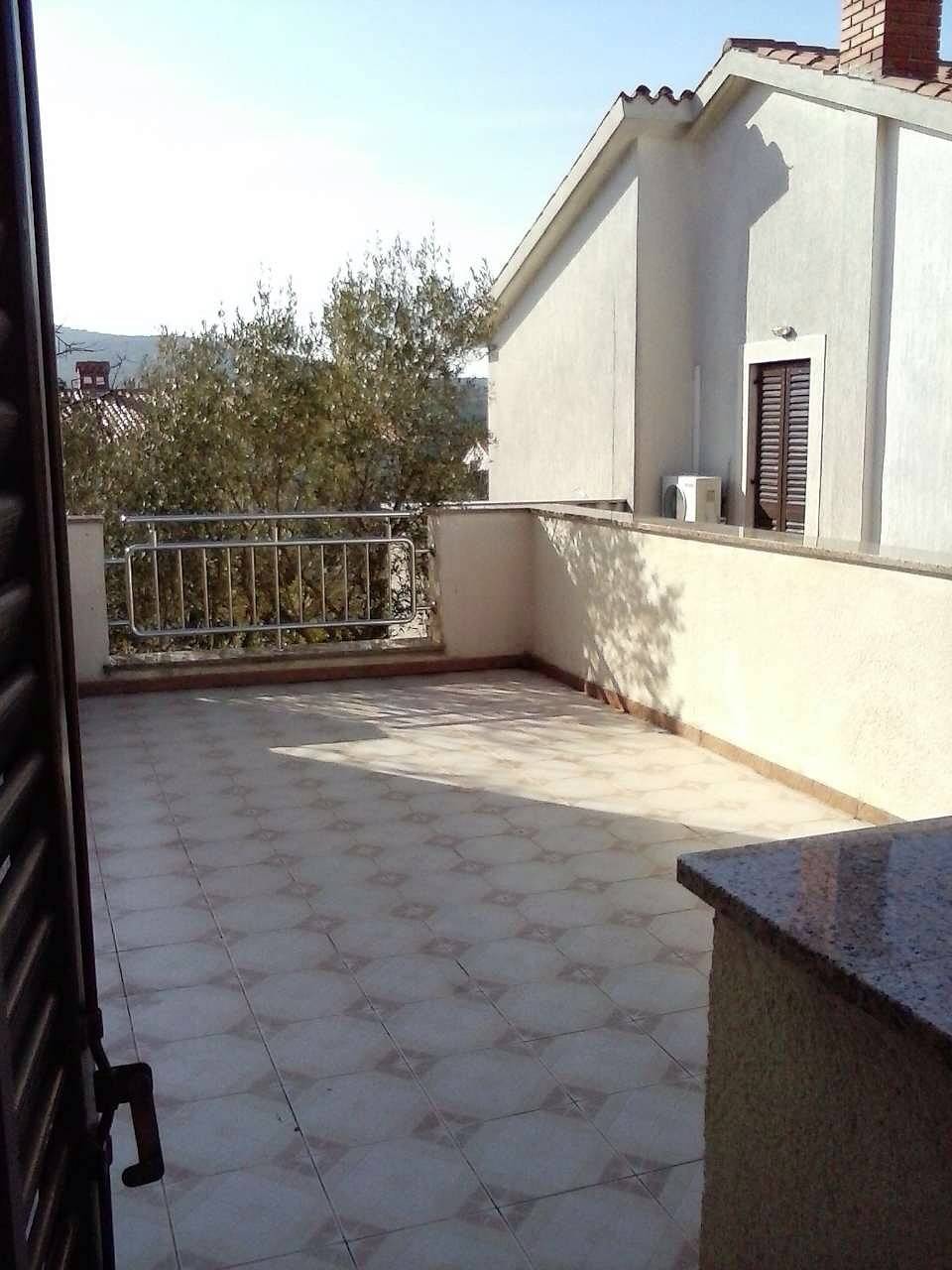 Ganze Wohnung, 1-Zimmer-Ferienwohnung mit Terrasse Cres A-12609-b in Cres Stadt, Cres