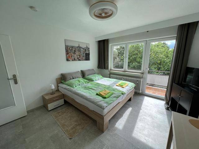 Ganze Wohnung, One-Bedroom Apartment in Weilimdorf, Stuttgart