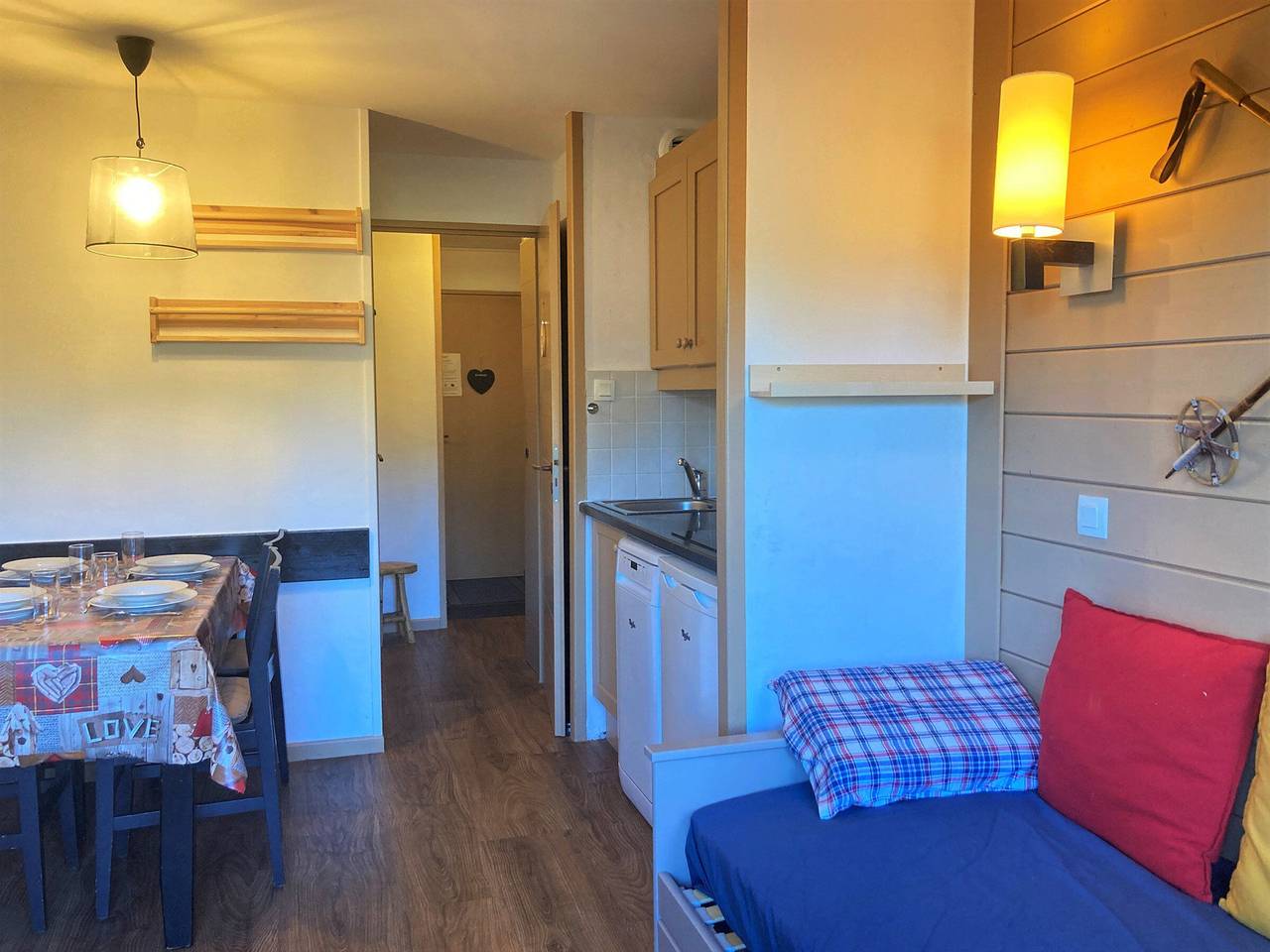 Estudio entero, Estudio cabina para 4 personas con balcón, zona Falaise, cerca de servicios y remontes in Morzine, Les Portes du Soleil