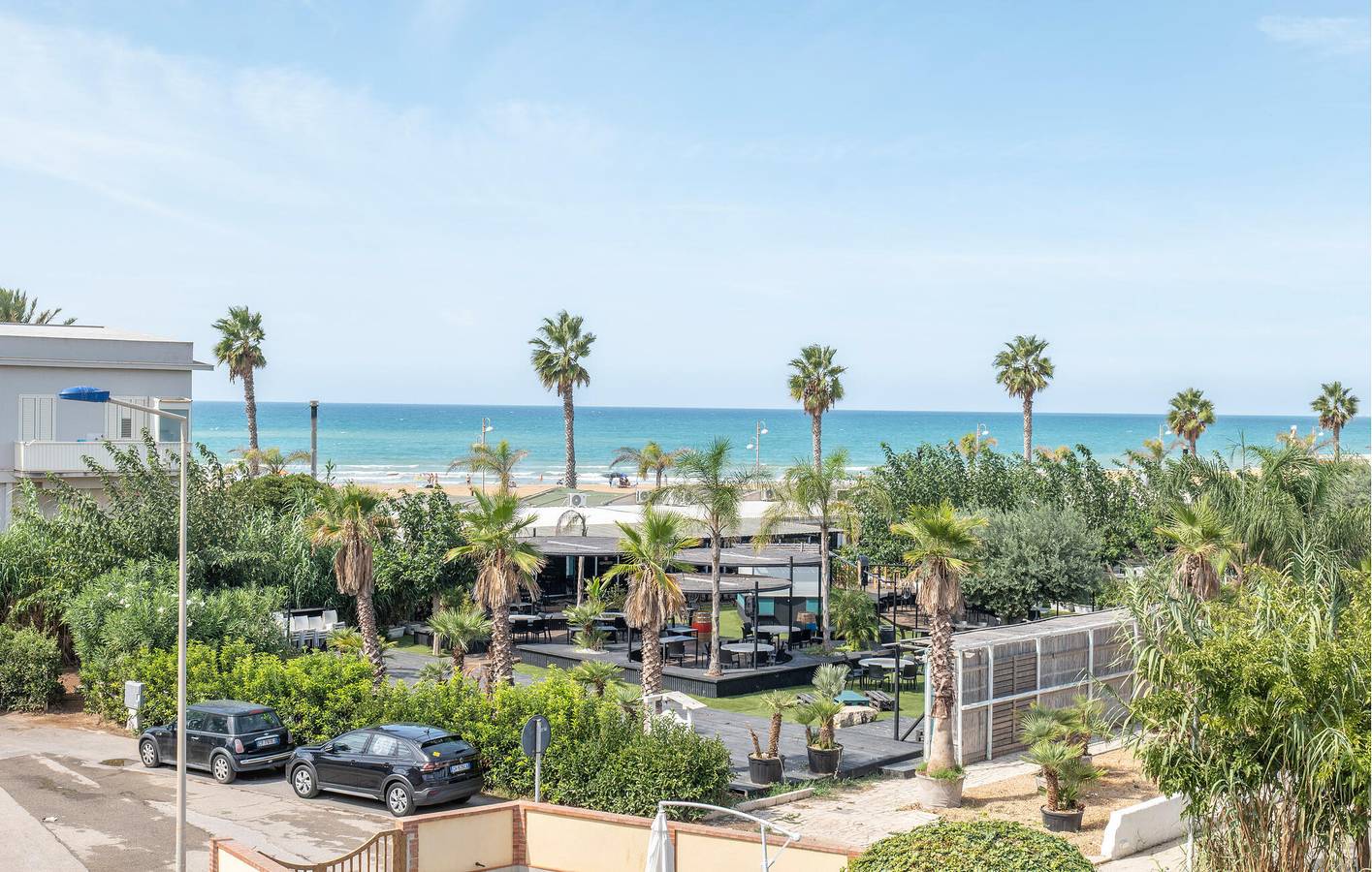 Ganze Ferienwohnung, Appartement mit Meerblick, Terrasse, WiFi & AC - 100m zur Spiaggia Donnalucata in Scicli, Ragusa Provinz