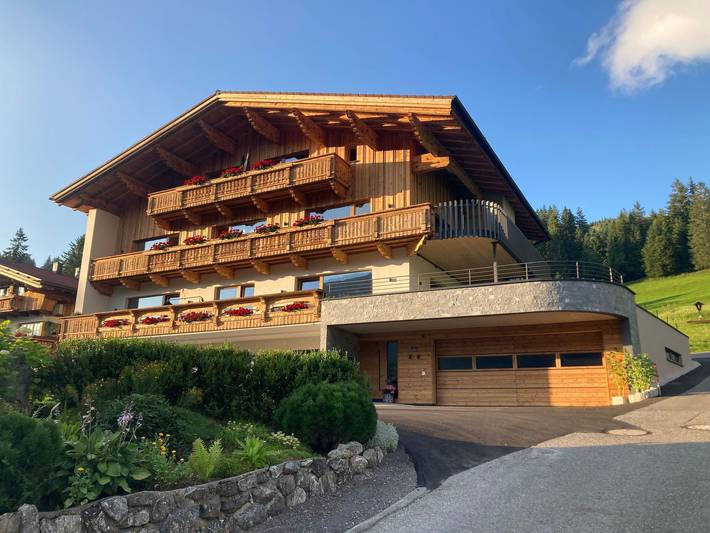 Ferienwohnung für 4 Personen, mit Balkon und Garten sowie Sauna, kinderfreundlich in Schattwald