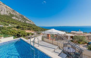 Villa mit pool für 8 Personen, mit Terrasse und Whirlpool sowie Garten, kinderfreundlich in Makarska