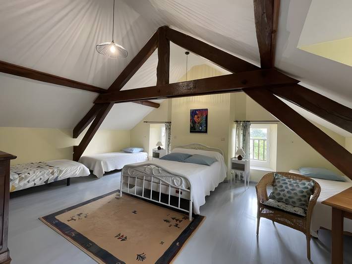 Chambre d’hôte pour 14 personnes, avec jardin en France