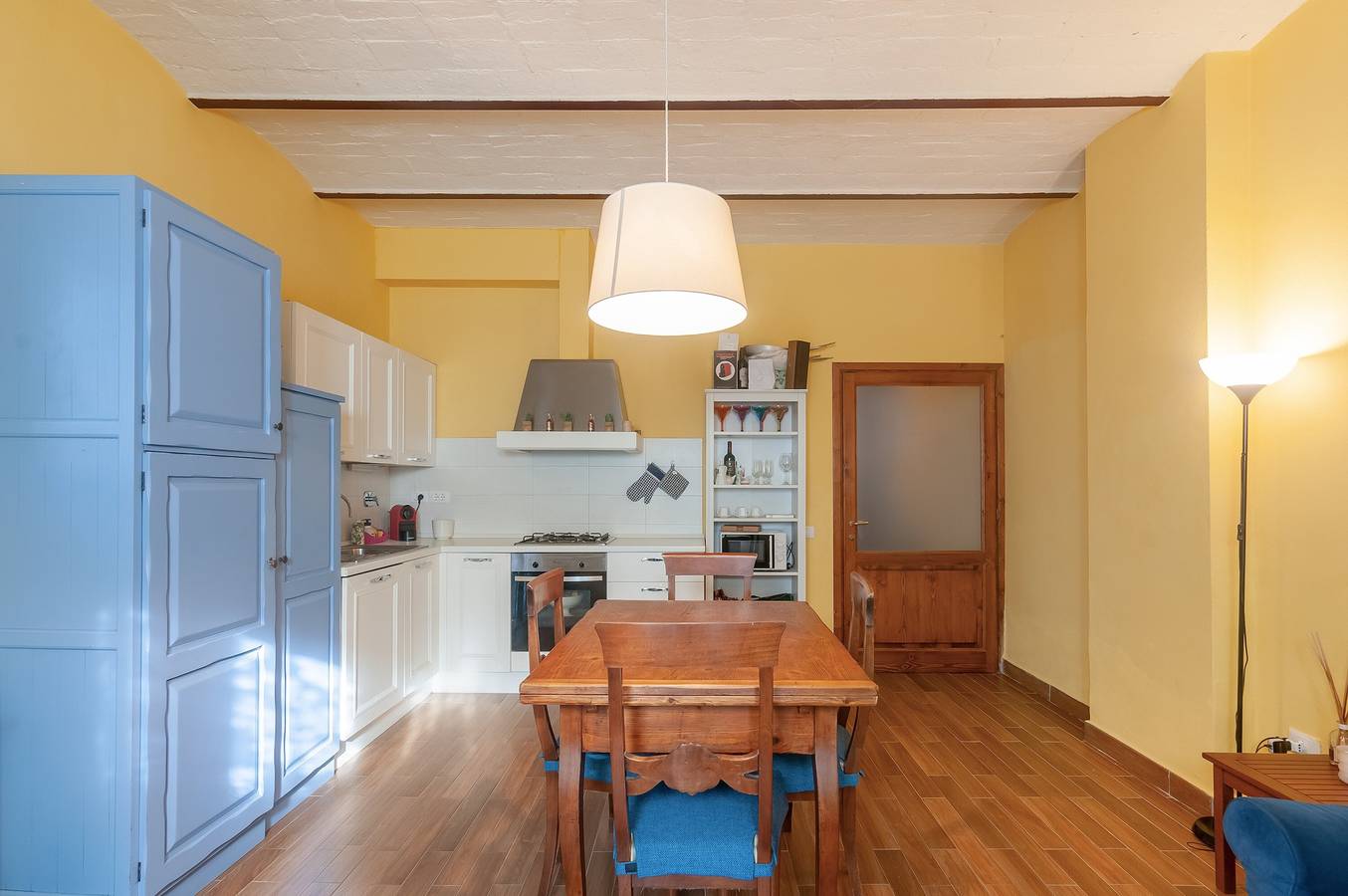 Entire apartment, Casina – Tuscan Apartment with Pool among Vineyards and Olive Groves in Montespertoli, Florence Province