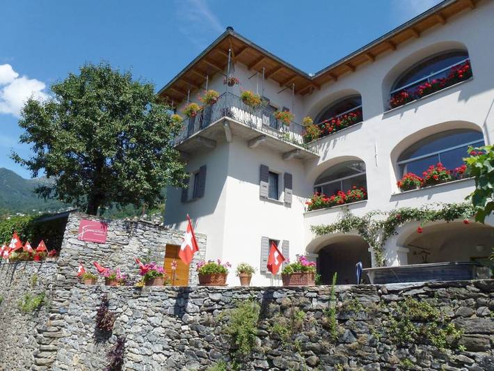 Ferienwohnung für 2 Personen, mit Garten und Ausblick in Gordola