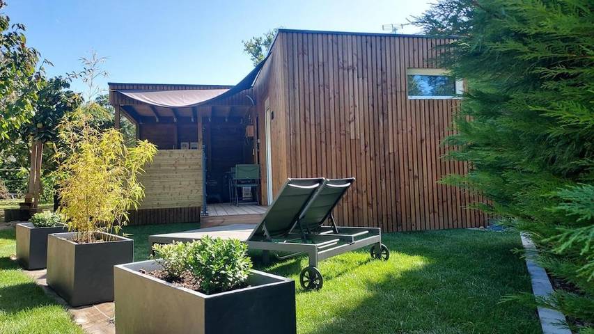 Gîte pour 2 personnes, avec Balcon et Jacuzzi ainsi que Terrasse et Jardin à Blis-et-Born