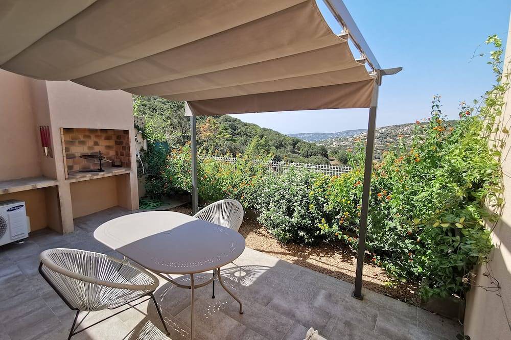 Studio 2 persons, swimming pool, sea view in Sartène, Arrondissement de Sartène