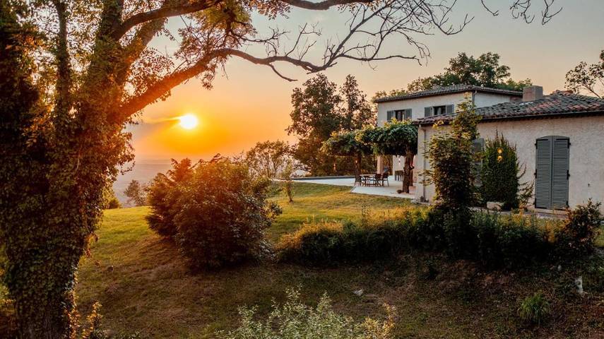 Location de vacances pour 19 personnes, avec vue ainsi que piscine et jardin à Thiers - 3