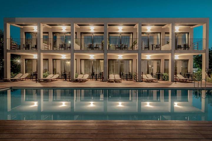 Hôtel pour 4 personnes, avec piscine et balcon ainsi que vue et sauna
