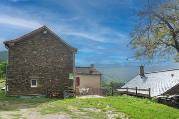 Gîte pour 8 personnes, avec terrasse et jardin à Saint-Étienne-Vallée-Française
