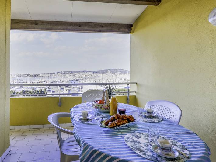 Gîte pour 4 personnes, avec terrasse ainsi que jardin et vue dans Port du Cap d'Agde - 2